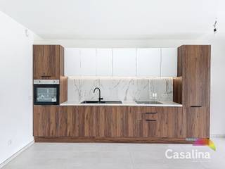 <p>Casalina Real Estate biedt u een nieuwbouw te huur aan - Résidence Hanriot - appartement op de 2e verdieping van 74m² met een terras van 5m².<br /><br />In een modern gebouw nabij het openbaar vervoer. Bestaat uit een inkomhal met toilet en vestiaire, ruime woonkamer met volledig uitgeruste keuken, terras op het zuidwesten, slaapkamer met een doucheruimte. Voordelen: appartement met terras - tuin / gemeenschappelijke ontspannings- en recreatieruimtes / biologische moestuin - warmtepomp - mechanisch ventilatiesysteem type D. Een parkeerplaats en een kelder voor €100/maand. Gemeenschappelijke kosten: €100/maand. <br /><br /><span>De vermelde gegevens en oppervlakten worden louter ter indicatie meegedeeld en vormen geen contractuele verbintenis.</span><br /><br /><span>Voor meer informatie kan u ons telefonisch bereiken op 02 705 11 10. Voor het plannen van een bezoek kan u ons een e-mail sturen via info@casalina.be of terecht op onze website www.casalina.be</span><br /><br /><span>Aarzel niet om ons te contacteren voor meer informatie over onze voorwaarden voor een zorgeloos verhuurbeheer van uw eigendom.</span></p>