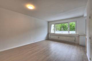 Instapklare studio aan het Groen KwartierLiggingOp slechts 10 min lopen van Berchem station vinden we deze studio te huur in de Helenalei 24. Er zijn...