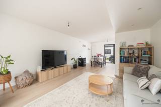 <p><span>Emiel van Hemeldonckstraat 11 - 2540 Hove - This beautiful, completely renovated house with garage and bicycle storage is located right in the center of Hove. The stores, schools, motorway and public transport are nearby. Layout: Ground floor:We enter the house through the beautiful entrance hall. Through the black steel door we get access to the spacious living room on parquet floor with the fully equipped open kitchen.From both the kitchen and the living room we get access to the landscaped garden. In the garden there is a large garage + multipurpose room / bicycle storage / ... Next to the garage is also the back entrance which leads to the Geelhandlaan. Second floor:through the beautiful staircase we go to the second floor.Here we find bedroom 1, bedroom 2 and bedroom 3 with an ensuite bathroom with shower and sink.Also the second bathroom is located on the second floor. Furthermore, on this floor we also find a toilet. Details:- Completely renovated house- Electricity compliant- EPC B label (157kWh/m²)- Located right in the center of Hove- Nice garden with garage and multipurpose room- Beautiful kitchen and bathrooms- Good mobiscore (8.4/10)- Good quality of living</span><span> </span></p>