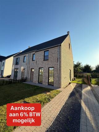 Op een zucht van de pittoreske dorpskern van Erps-Kwerps, vlakbij het rustgevende Silsombos, gelegen in een verkeersluwe doodlopende straat, nabij...