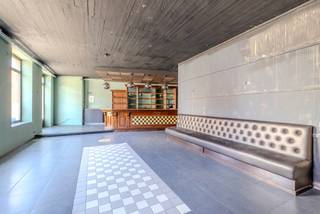 <strong>Investeren of ontwikkelen in het centrum van Zoersel? Dit veelzijdig vastgoedaanbod op een perceel van 1.112 m² met 26 m straatbreedte biedt tal van mogelijkheden.</strong><br /><br />De eigendom omvat twee verhuurde woningen (2 slaapkamers, asbestvrij, EK conform, EPC C) én een karaktervol handelshuis, vrij van brouwer, met een horecaruimte inclusief authentieke toog, sanitair en een bovenliggend appartement met 2 slaapkamers. In totaal dus 3 units.<br /><br />Achteraan bevindt zich een ruime private parking — een absolute troef op deze centrale locatie.<br /><br />Ideaal als opbrengsteigendom met direct rendement of als projectgrond met ontwikkelingspotentieel.<br /><br />Interesse? Contacteer FLOR Vastgoed voor meer informatie of een bezichtiging.