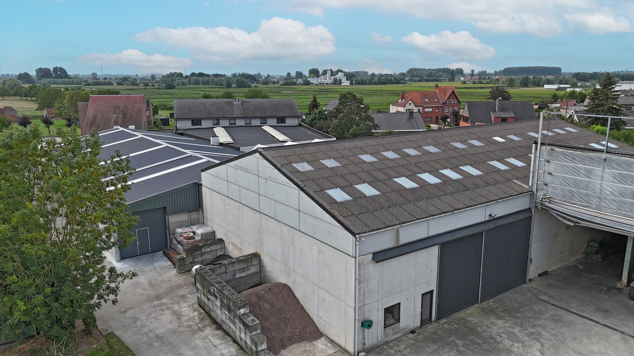 Te huur: Ruim magazijn van 722 m² in Waarschoot – Toplocatie met vlotte bereikbaarheid - photo 1