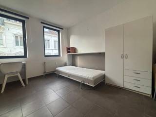 **ENKEL STUDENTEN/PHD**In Residentie 'T Tientje kan je op de vijfde verdieping deze volledig vernieuwde studio terug vinden. De studio wordt volledig...