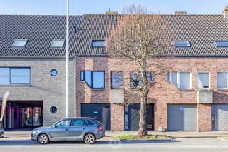 Bent u op zoek naar een woning waar samenwonen en privacy perfect hand in hand gaan? Deze prachtige en energiezuinige woning met...