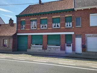 In het hart van een rustig dorp, op slechts twee kilometer van het centrum van Avelgem, bevindt zich deze charmante woning boordevol...