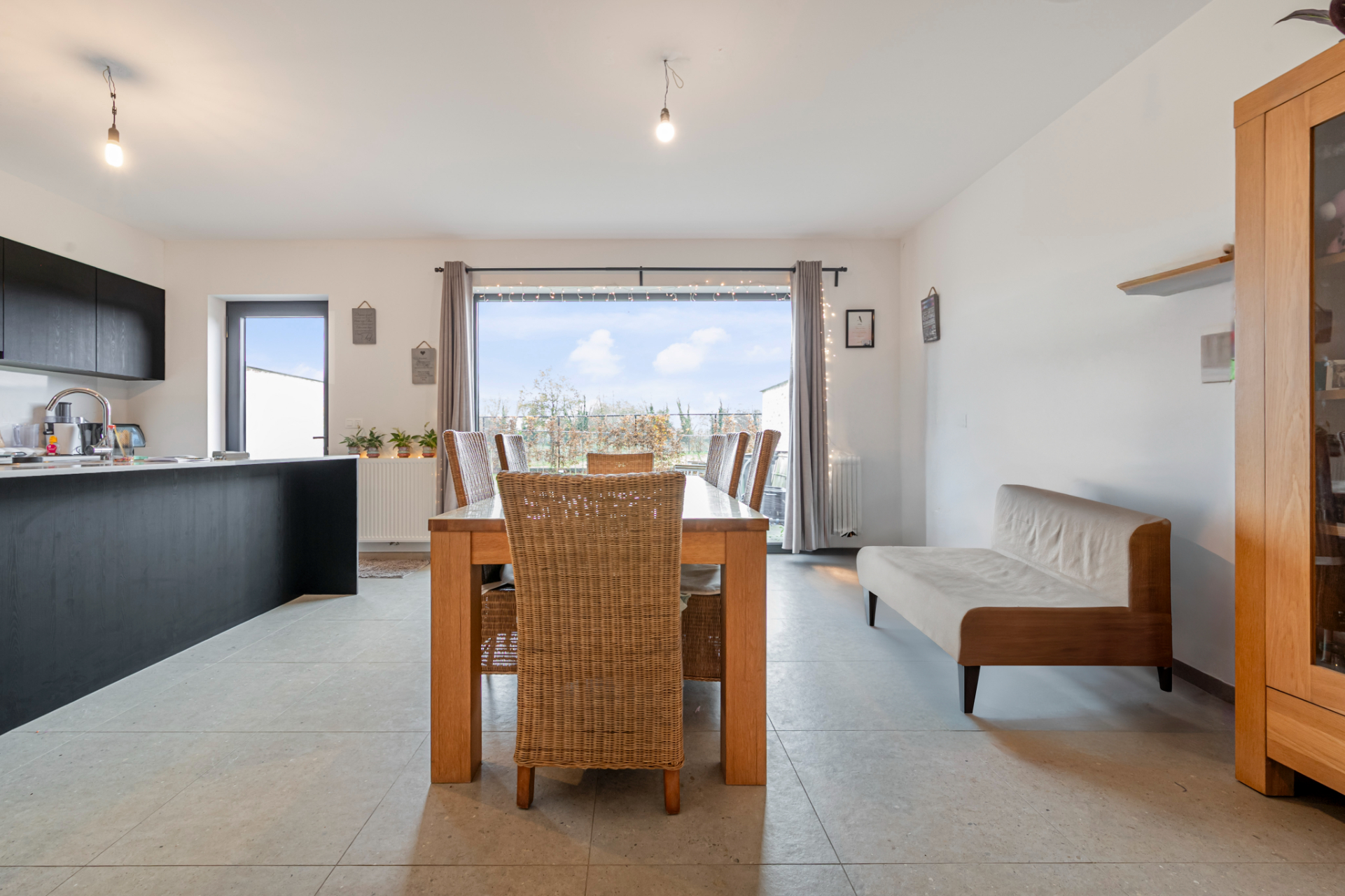 Prachtige recente woning met 4 slaapkamers, tuin en garage. - foto 4