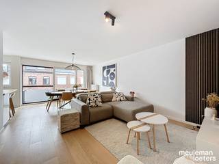 Dit ruim appartement (93 m²) met twee kelderbergingen (25 m²) is gelegen in een kleinschalige residentie te Assebroek, op een boogscheut van...