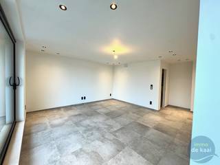 Volledig nieuw appartement op centrale ligging in Nieuwpoort. Het appartement bevat 3 slaapkamers en 2 badkamers. Ruime woonkamer en...