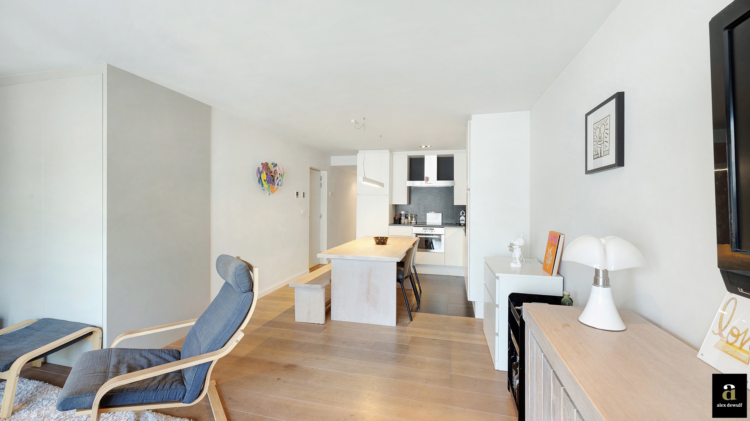 Gemeubeld modern appartement met 2 slaapkamers op centrale ligging niet ver van het Rubenspein [Blancgarinstraat]. - foto 3