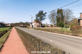 Terrain de villa unique situé sur un véritable emplacement A à Sint-Katelijne-Waver. Ce beau terrain parfaitement orienté sud-est avec une superficie...