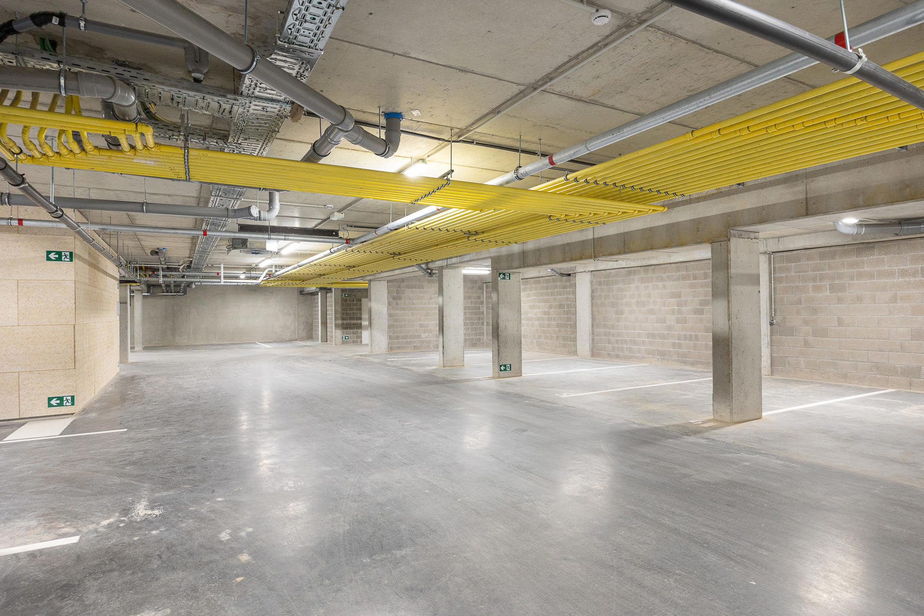Ondergrondse autostaanplaats met stopcontact - foto 2
