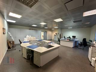 Op een toplocatie langs de Rijselsestraat in Kortrijk, één van de belangrijkste invalswegen  en uitgevend op de Grote Markt, bevindt zich dit ruime...