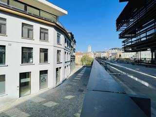 Handelsgelijkvloers met terrasmogelijkheden op toplocatie in GentBent u op zoek naar een unieke commerciële ruimte in het bruisende hart van Gent?...