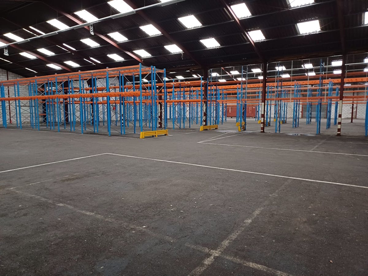 Magazijn (900 m² - 1.800 m²) te huur in Kapellebrug (NL) - foto 4