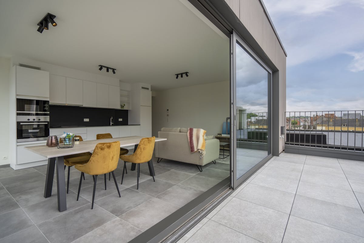 Ready to move in roof apartment/penthouse for sale in the center - photo 1