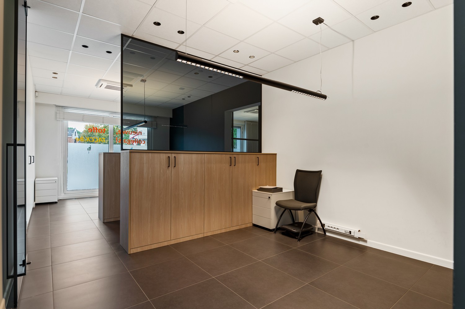 Ruim kantoorgebouw op een centrale locatie te koop in Wommelgem - foto 5