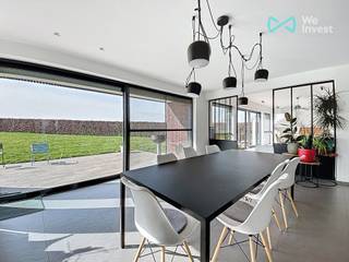 Tel: 0456 12 69 85 Email: clara.jacquy@weinvest.be<br /><br />We Invest est fier de vous présenter cette maison moderne meublée de 4 chambres située à Vlezenbeek. <br /><br />La maison comprend quatre chambres lumineuses, dont une suite parentale avec dressing, baignoire, douche et balcon. Elle dispose également de deux autres salles d'eau, d'une cuisine super-équipée, d'un bureau, d'une buanderie, d'un vaste séjour, d'une pièce polyvalente, d'un garage, d'une très grande cave et de trois toilettes . <br /><br />Vous pourrez profiter de la vue panoramique sur le terrain de 0,7 ha à partir de trois balcons distincts à l'étage. <br /><br />À l’extérieur, le jardin privatif soigneusement entretenu invite à la détente, avec ses arbres fruitiers qui offrent un coin de verdure et sa balançoire idéale pour les moments en famille ou de jeux en plein air.<br /><br />Elle est idéalement située dans un quartier paisible, à proximité d'Erasme ce qui vous permettra donc d'accéder facilement aux transports en commun, au Ring ainsi qu'aux commodités et aux écoles. Vous profiterez ainsi d'un accès facile à Bruxelles tout en bénéficiant du calme environnant. <br /><br />La maison est équipée d'un système de sécurité, d'un chauffage, fonctionnant au propane, par système de ventilation et d'un récupérateur d'eau pour les sanitaires et les robinets de service. <br /><br />Ne manquez pas cette opportunité de vivre dans cette maison offrant calme, sérénité et confort!<br /><br />Loyer: 3500€<br /><br />Compteurs individuels<br /><br />Des frais d’entretien courant réalisés par des professionnels sont à prévoir pour la bonne gestion de la propriété, comprenant notamment : la tonte régulière du jardin, la taille annuelle de la haie, la vidange de la fosse septique, ainsi que l’entretien annuel de la cheminée, de la chaudière et du système d’alarme.<br /><br />Le reste de la maison est, bien entendu, à entretenir régulièrement par les soins du locataire.<br /><br />PEB: C<br /><br />Disponible dès octobre 2026 pour une durée minimale de trois ans! <br /><br />Pour plus d'exclusivités, consultez www.weinvest.be