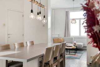 Bent u op zoek naar een zorgeloze start of een slimme investering? Deze verrassend ruime woning in het centrum van Avelgem combineert een...