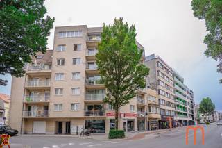 Ontdek dit charmante één-slaapkamerappartement in Residentie Zeebries, perfect gelegen in het hart van Oostende.Gelegen op de tweede verdieping,...