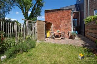 Het pand bevindt zich op een boogscheut van het centrum van Kapellen. Meerdere buslijnen zijn op wandelafstand gelegen, zodat u gemakkelijk met...