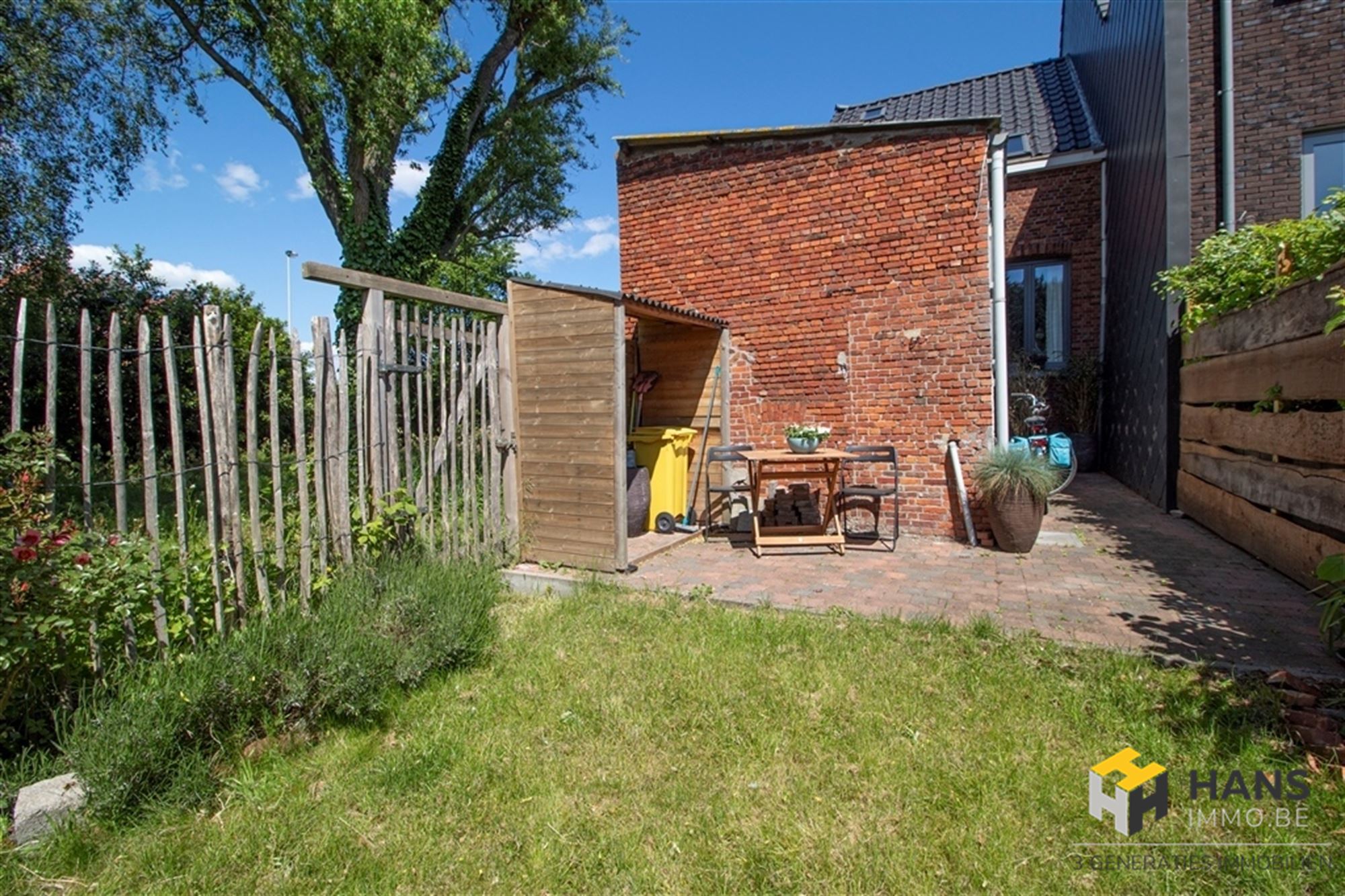 Charmante woning (117 m²) met 2 à 3 slaapkamers en zuid-west-georiënteerde tuin op een centrale locatie in Kapellen. - foto 2