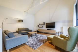 Demis Hardiquest – 0493 83 73 13 ✉️ demis.hardiquest@weinvest.beWe Invest biedt u een mooie gemeubileerde duplex van 106 m2 gelegen in het centrum...
