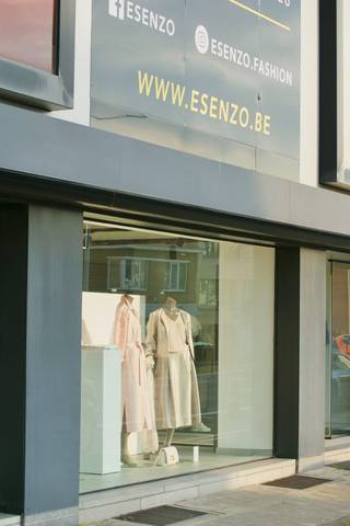 Veelzijdig handelspand met uitzonderlijk herontwikkelingspotentieel op toplocatie in HasseltOp een strategische ligging langs de Kempische Steenweg,...