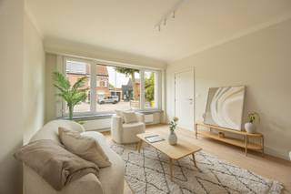 Recent gerenoveerd gelijkvloers appartement met twee slaapkamers en ruime tuin nabij het centrum van Herentals!<br /><br />Nabij het centrum van Herentals bevindt zich dit gerenoveerde gelijkvloers appartement, gelegen in een kleinschalig gebouw met slechts twee wooneenheden.<br /><br />Het appartement werd in 2026 gerenoveerd met kwalitatieve materialen. <br /><br />Bij het betreden van het appartement komen we in de inkomhal met aansluitend de verschillende leefruimtes. De ruime woonkamer sluit aan op de keuken. Via de keuken heeft men toegang tot de ruime tuin aan de achterzijde.<br /><br />Verder beschikt het appartement over een badkamer voorzien van een moderne inloopdouche met regendouchekop, een lavabo en een toilet. Daarnaast is er een praktische berging aanwezig.<br /><br />Het slaapgedeelte omvat twee slaapkamers. De eerste slaapkamer heeft een oppervlakte van ca. 16 m² en de tweede slaapkamer is ca. 15 m² groot. Beide slaapkamers zijn bereikbaar via de centrale gang.<br /><br />Een absolute troef van dit appartement is het ruime terras met aansluitende privatieve tuin van ca. 115 m², waardoor u hier optimaal kunt genieten van de buitenruimte. Het terras sluit rechtstreeks aan op de keuken.<br /><br />Belangrijkst troeven:<br /><br />- Tuin met terras van ca. 115 m²<br />- Kleinschalig gebouw met slechts 2 wooneenheden<br />- Ruime privatieve kelderberging mee inbegrepen<br />- Gunstige locatie nabij het centrum van Herentals<br />- Goede bereikbaarheid met wagen en openbaar vervoer<br /><br />77m² bewoonbare oppervlakte (cfr. EPC).<br /><br />Wenst u een bezoek of meer informatie? Dan kan u ons steeds contacteren via info@dvarealestate.be of via 03/297.00.00.