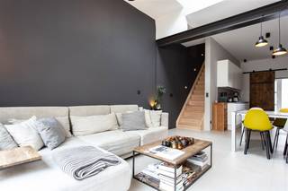 <p><span>GENT - Spijkstraat 68: Op zoek naar een</span><span> gemeubelde/furnished rijwoning met zonnige tuin te huur in Gent? </span><span>Dan is</span><span> </span><span>dit pand mogelijk iets voor u.</span></p><p><span> </span></p><p><span>De belangrijkste troeven in een notendop:</span></p><ul><li><span>Gerenoveerde woning met kwaliteitsvolle materialen</span></li><li><span>Ideale woning voor Co-housing</span></li><li><span>Zonnepanelen zijn + thuis batterij</span></li><li><span>Goed bereikbaar met openbaar vervoer, fiets en wagen</span></li><li><span>Zonnige tuin</span></li></ul><p><span> </span></p><p><span>Zo ziet het gelijkvloers eruit:</span></p><p><span>Inkomhal, toilet, living met open volledig geïnstalleerde keuken, berging, zonnige tuin. </span></p><p><span> </span></p><p><span>Zo ziet de eerste verdieping eruit:</span></p><p><span>Slaapkamer, berging, badkamer (douche, bad, dubbele lavabomeubel, toilet).</span></p><p><span> </span></p><p><span>Zo ziet de tweede verdieping eruit:</span></p><p><span>Slaapkamer, badkamer (douche, dubbele lavabo en toilet), berging.</span></p><p><span> </span></p><p><span>Zo ziet de derde verdieping eruit:</span></p><p><span>slaapkamer.</span></p><p><span> </span></p><p><span>Beschikbaar vanaf heden. Domicilie verplicht.</span></p><p><span>Huurprijs: € 1850. EGW afzonderlijk af te rekenen.</span></p><p><span> </span></p><p><span>Neem contact op met Axel Lenaerts makelaars voor een bezoek via onze website.</span></p>