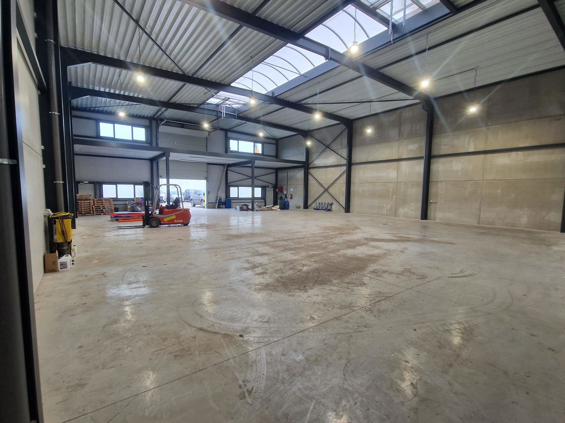 Magazijn 450m² vlakbij  de oprit van de E313 - foto 2