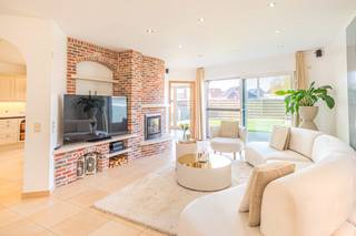 Welkom in de Krommestraat 54, gelegen in een sfeervolle, rustige straat in Blaasveld. Op wandelafstand vindt u diverse winkels, horecagelegenheden...