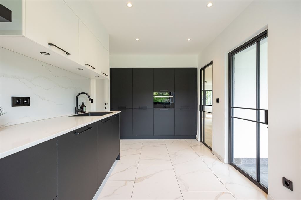 Stijlvol gerenoveerde villa met ruime tuin - foto 5