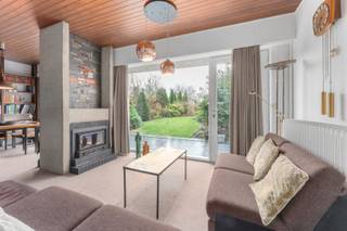 Te renoveren, lichtrijke gezinswoning met 4 slaapkamers, ruime zolder en zonnige tuin in DesselgemDeze ruime en lichtrijke woning biedt veel...