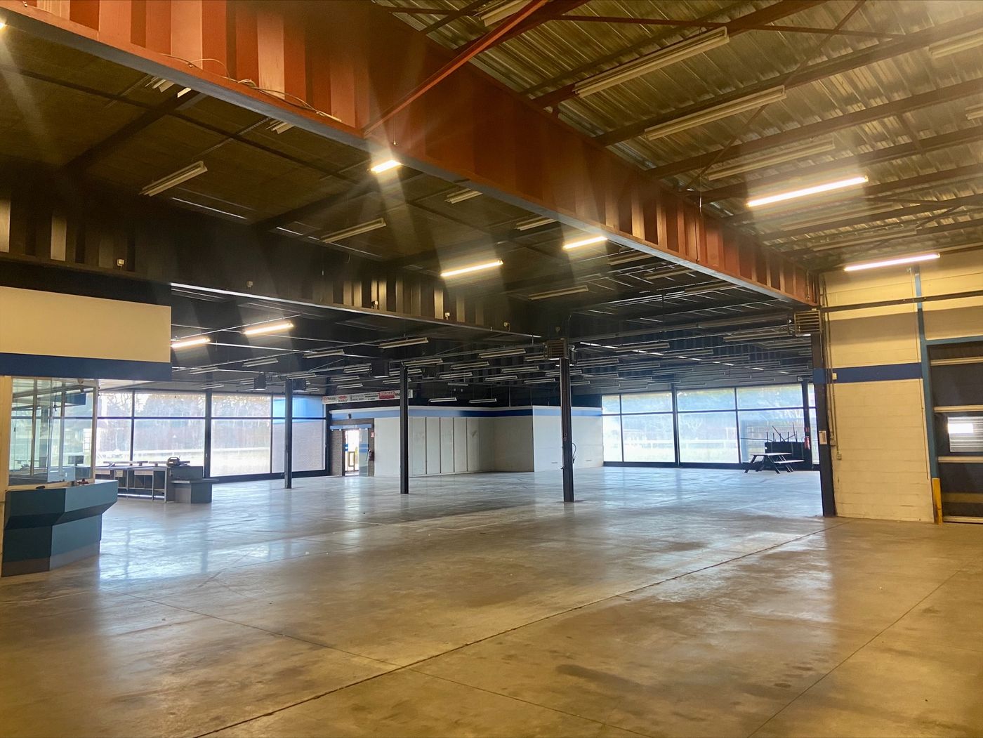 1.950 m² industriële ruimte/showroom op een terrein van 11.313 m² - foto 5