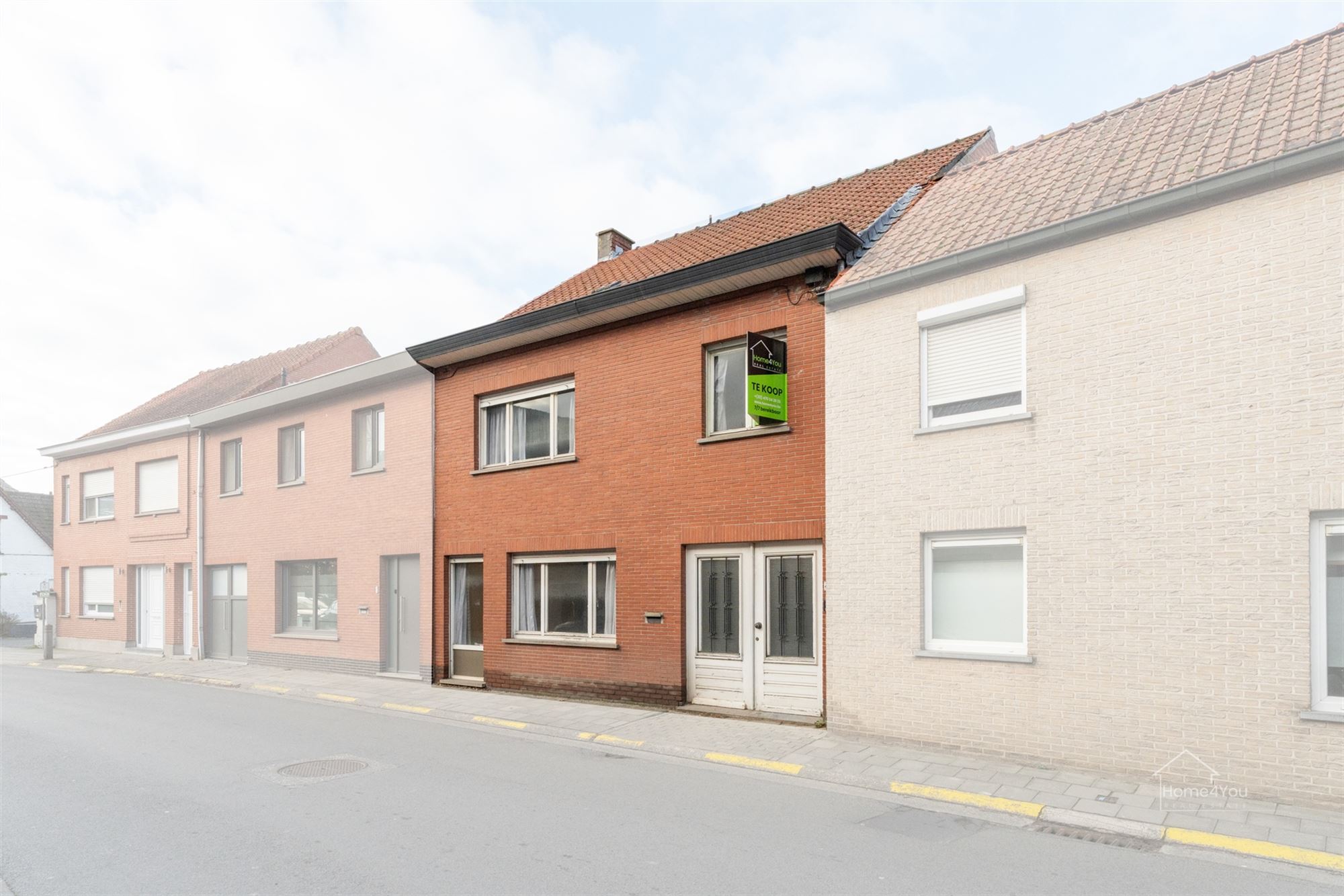 Spacieuse maison mitoyenne avec potentiel sur le village ! - photo 1