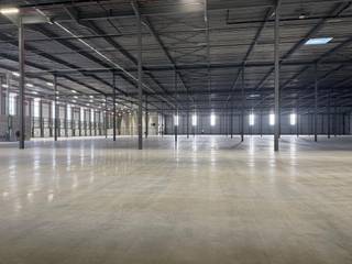 - 25.146m² magazijn- 1.449m² kantoren- 23 laadkades- 2 sectionaalpoorten- vrije hoogte magazijn: 12,2 m- draagkracht betonvloer: 5T/m²-...