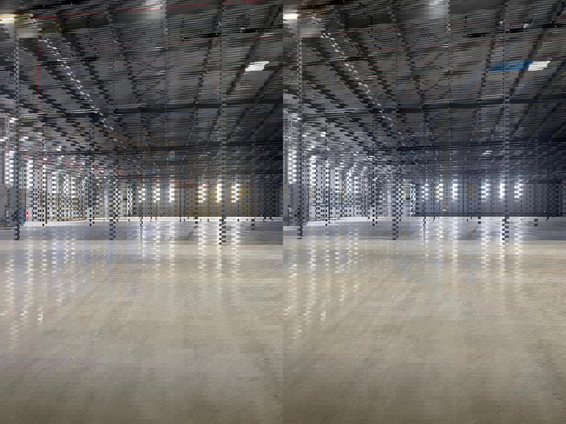 Logistiek complex met 25.146 m² magazijnruimte en 1.449 m² kantoorruimte. - foto 2