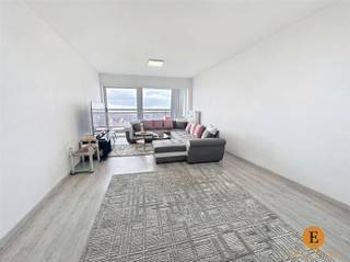 Interessante opbrengsteigendom met mooi uitzicht over Sint-Niklaas.Dit instapklare appartement biedt een aangename combinatie van comfort, licht en...