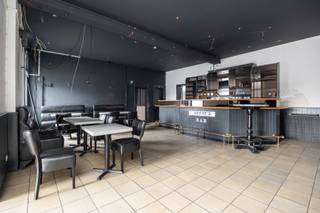 Maak kennis met een charmant handelspand met bovenliggende woonst, in een levendige en centraal gelegen buurt van Neder-over-Heembeek. Je woont...