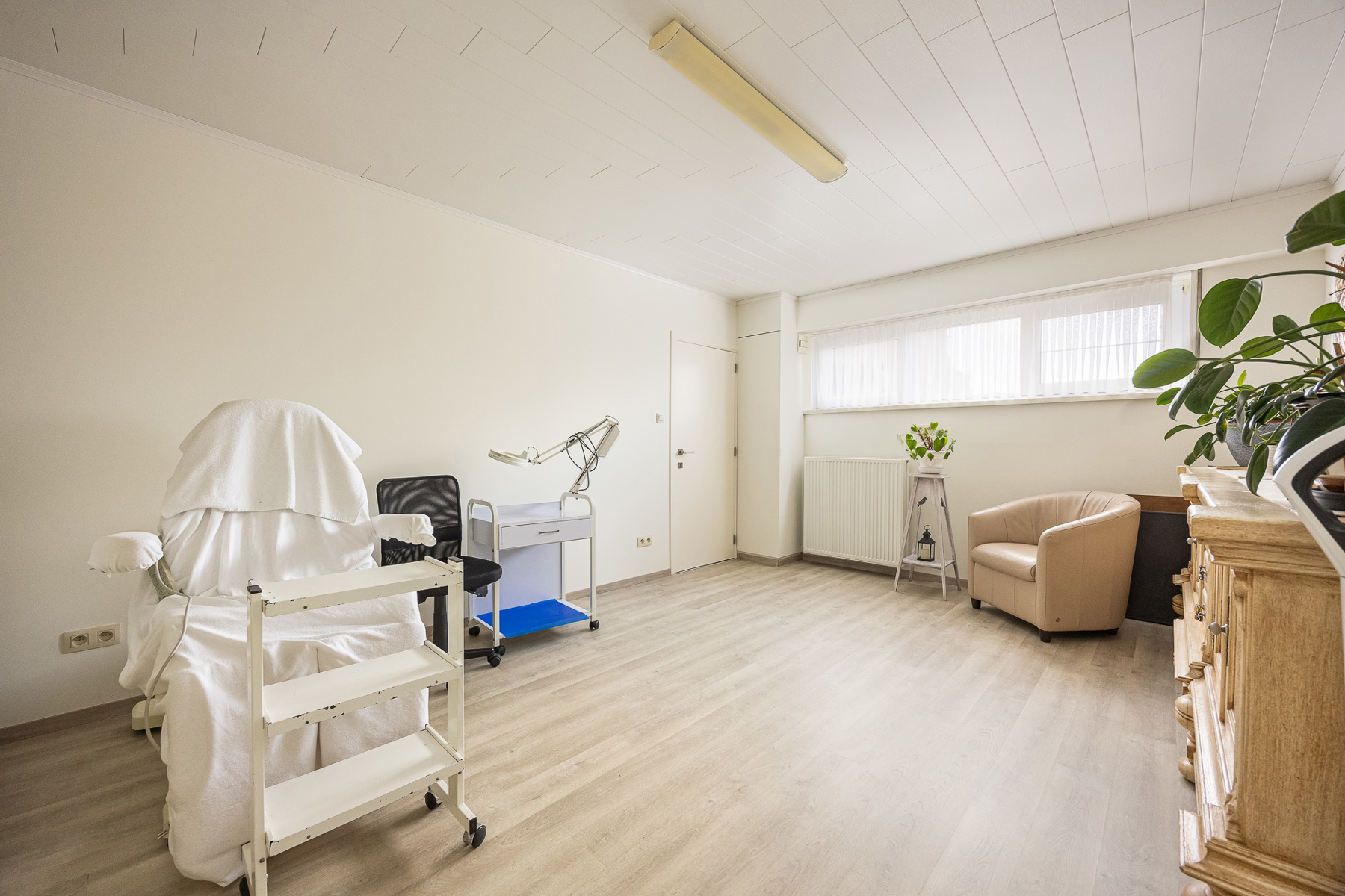 Ruime gezinswoning met 5 slaapkamers op een perceel van 638m². - foto 4