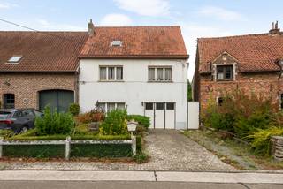 <p><strong>Droom je van een woning met karakter, ruimte en tal van mogelijkheden? Ontdek deze charmante woning op een prachtig perceel van maar liefst 1.280 m², gelegen in het centrum van Steenokkerzeel!</strong></p>