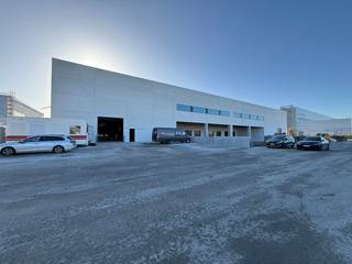 Multifunctioneel bedrijfsgebouw op toplocatie vlak naast en met visibiliteit van de E17, bestaande uit magazijn en kantoren. Uitstekend gelegen in...