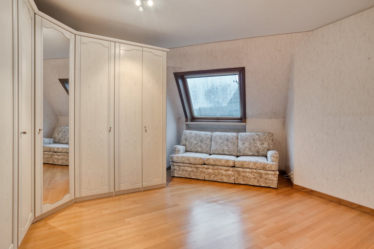 2-slaapkamer appartement te koop met zicht op de Houtmarkt in Kortrijk! - foto 5