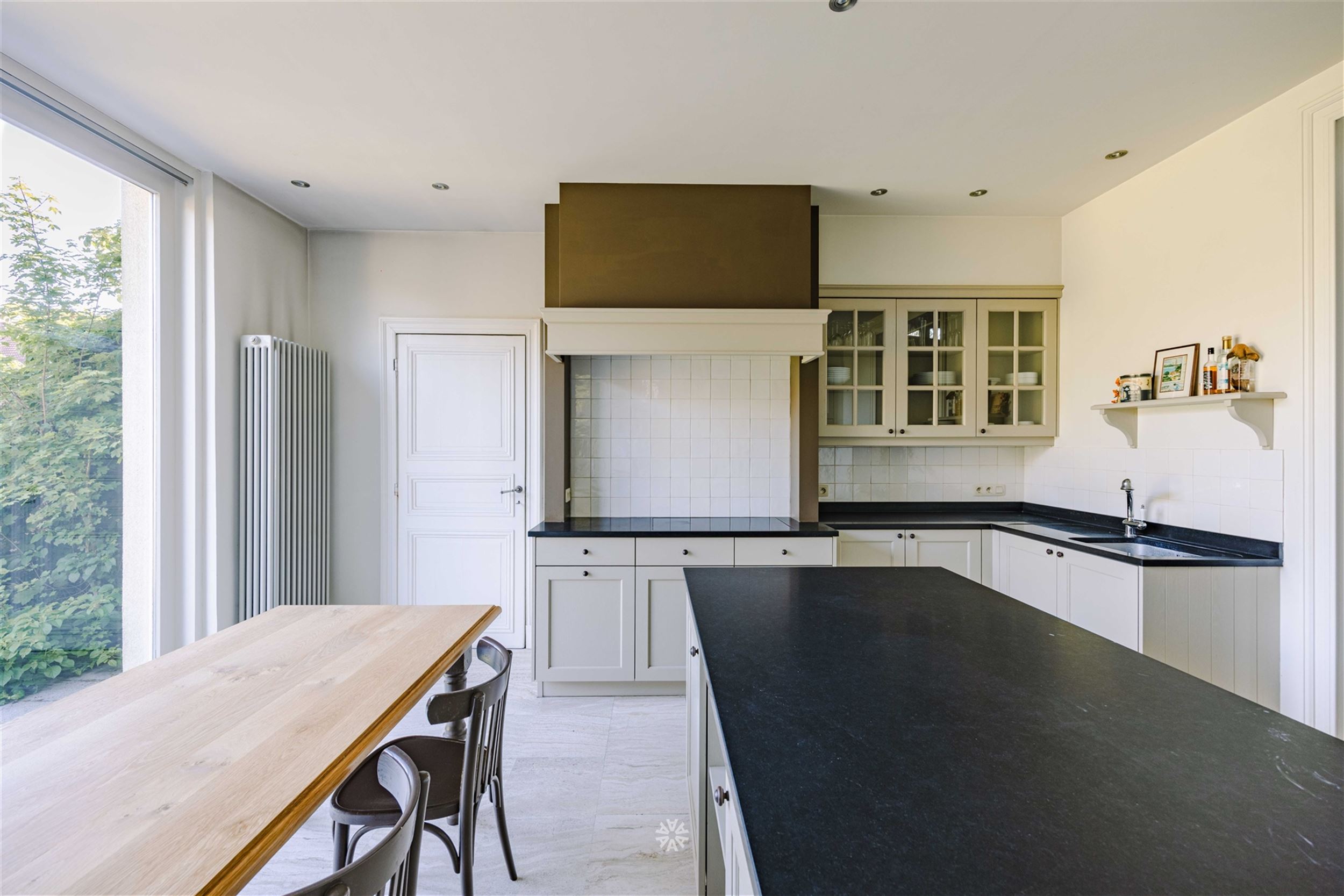 Klassevolle herenwoning met professioneel potentieel - foto 5