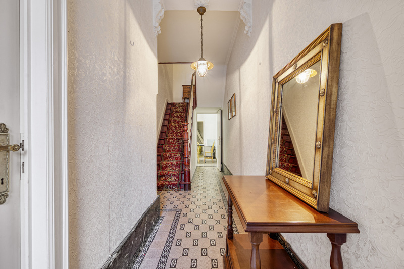 TE RENOVEREN DEGELIJKE HALF OPEN BEBOUWING OP BIJNA 300 m2 - foto 3