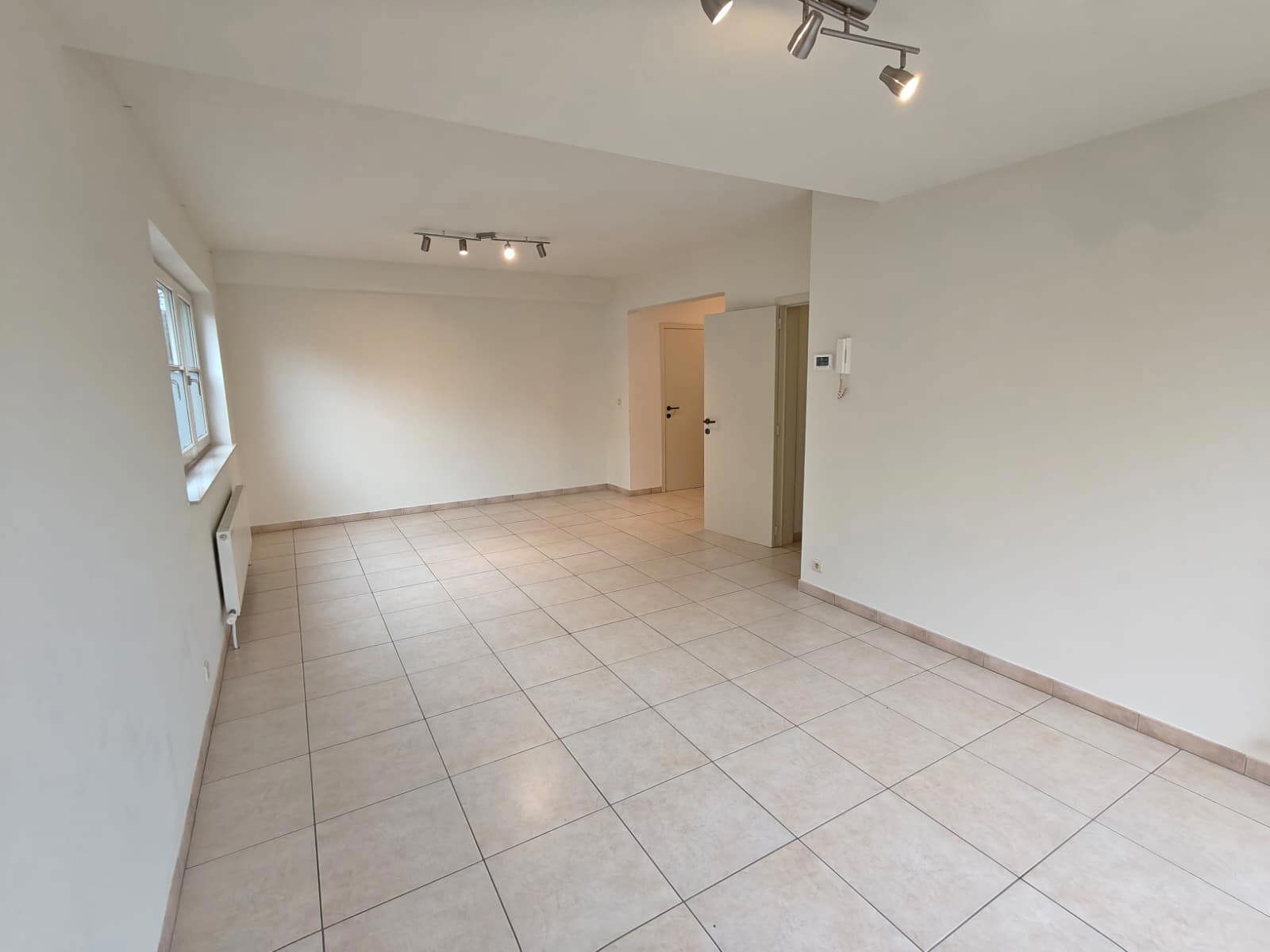 Gelijkvloers appartement met 2 slaapkamers en garage - foto 3