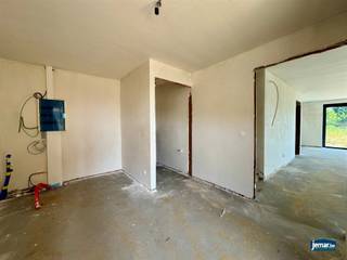 Unieke kans: 4 stijlvolle halfopen nieuwbouwwoningen in MaasmechelenGelegen in een rustige woonwijk, op slechts een steenworp van het centrum van...