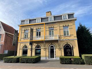 <p><span>Luxury apartment featuring, among other things, a spacious and bright living area, 2 bedrooms, a bathroom, and a large terrace in the center of Heide-Kalmthout.</span></p><p><span>The apartment is furnished according to the Serviced Living concept.<br /><br />The apartment is accessible via the elevator or stairs in the common lobby.<br />The entryway opens onto the bright living area with a modern open-concept kitchen equipped with all necessary appliances. <br />There are also 2 spacious bedrooms, a storage room , and a bathroom. The bedroom provides access to the rear terrace. <br />The living room, kitchen, bathroom, storage room , and hallway all feature modern, easy-to-maintain gray tile flooring.</span></p><p><span><br />The combination of an apartment in a familiar neighborhood with a videophone and presence and motion detection ensures that residents can live safely and securely. </span></p><p><span>This is a reassuring thought for the residents and their loved ones.<br /><br />The future resident is looking for comfortable and carefree living. No worries about maintaining the building, garden, or parking space. Safe living thanks to the assurance of a prompt response in the event of an emergency.<br /><br /></span></p><p><span>The rent includes a garage.</span></p><p><span>There are no common area fees.</span></p><p><span> </span></p>