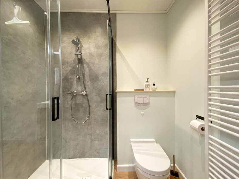 GERENOVEERD TWEE SLAAPKAMERAPPARTEMENT MET GARAGE TE HUUR - photo 5