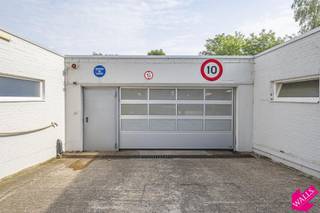 Dubbele open autostaanplaatsen genummerd "261-262" in een afgesloten garagecomplex! Het garagecomplex is afgesloten met automatische poort...